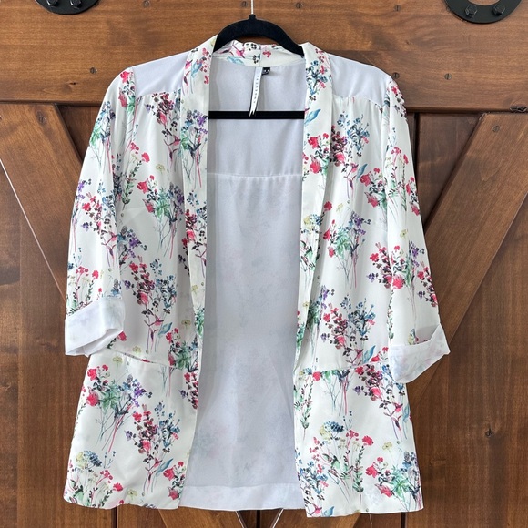 Spring lightweight blazer. Never worn. - Picture 1 of 3